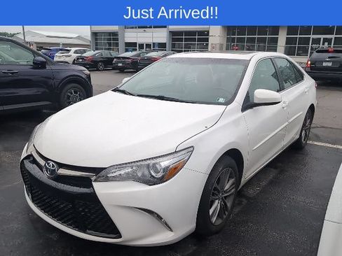 Used 2017 Toyota Camry SE FWD image 2