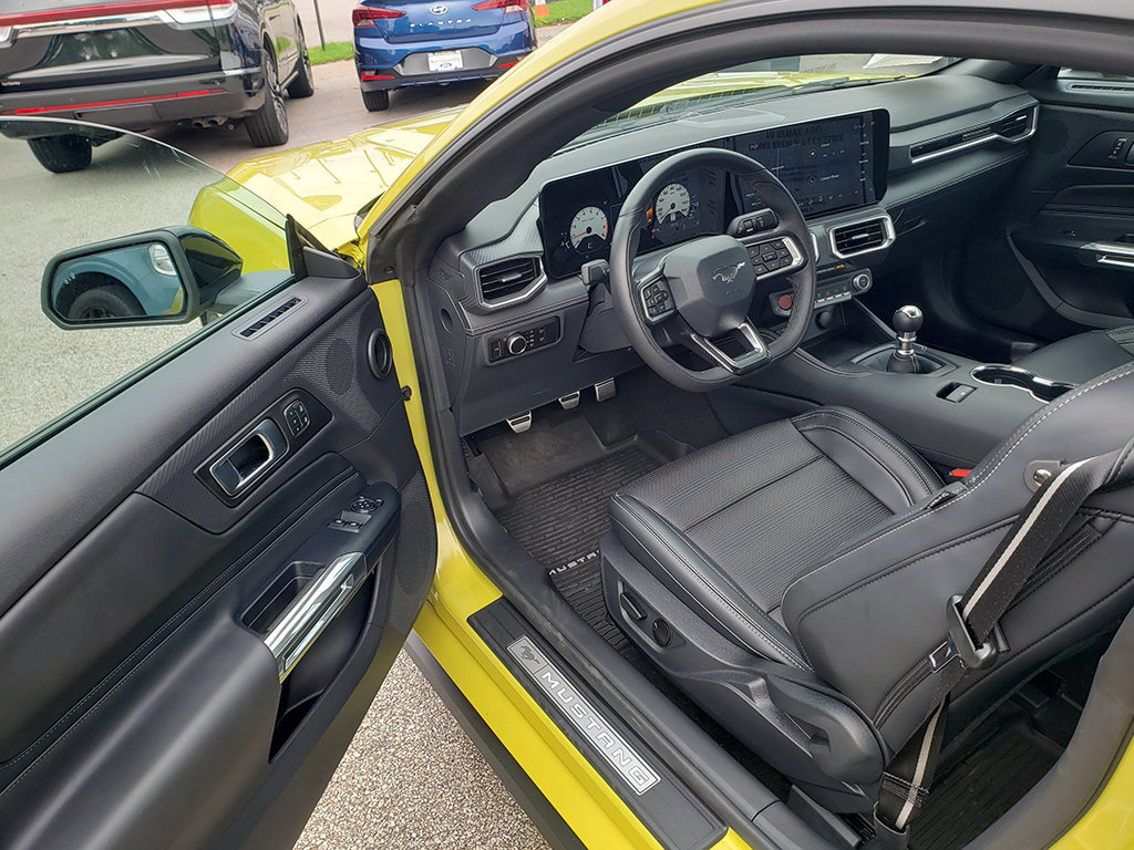 Used 2025 Ford Mustang GT Premium RWD image 9
