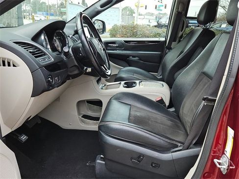 Used 2020 Dodge Grand Caravan SXT image 10