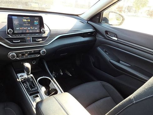 Used 2024 Nissan Altima 2.5 SV AWD/4WD image 21
