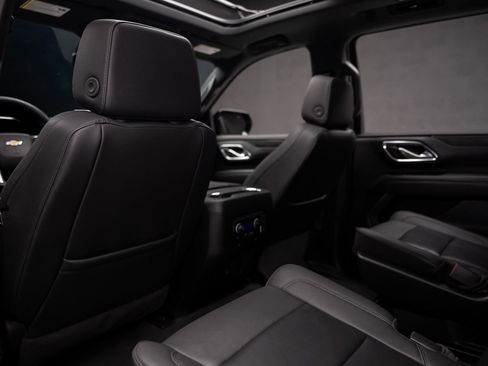 Used 2024 Chevrolet Suburban LT w/ Luxury Package RWD image 67