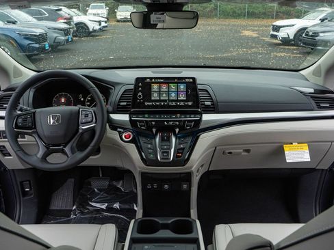 New 2026 Honda Odyssey Touring image 18