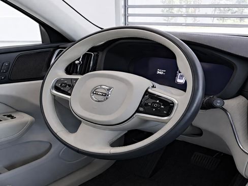 Certified 2023 Volvo XC60 B5 Ultimate w/ Protection Package Premier FWD image 16