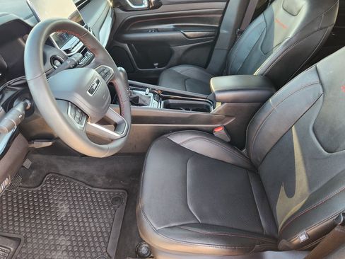 Used 2025 Jeep Compass Trailhawk w/ Trailhawk Elite Group AWD/4WD image 13