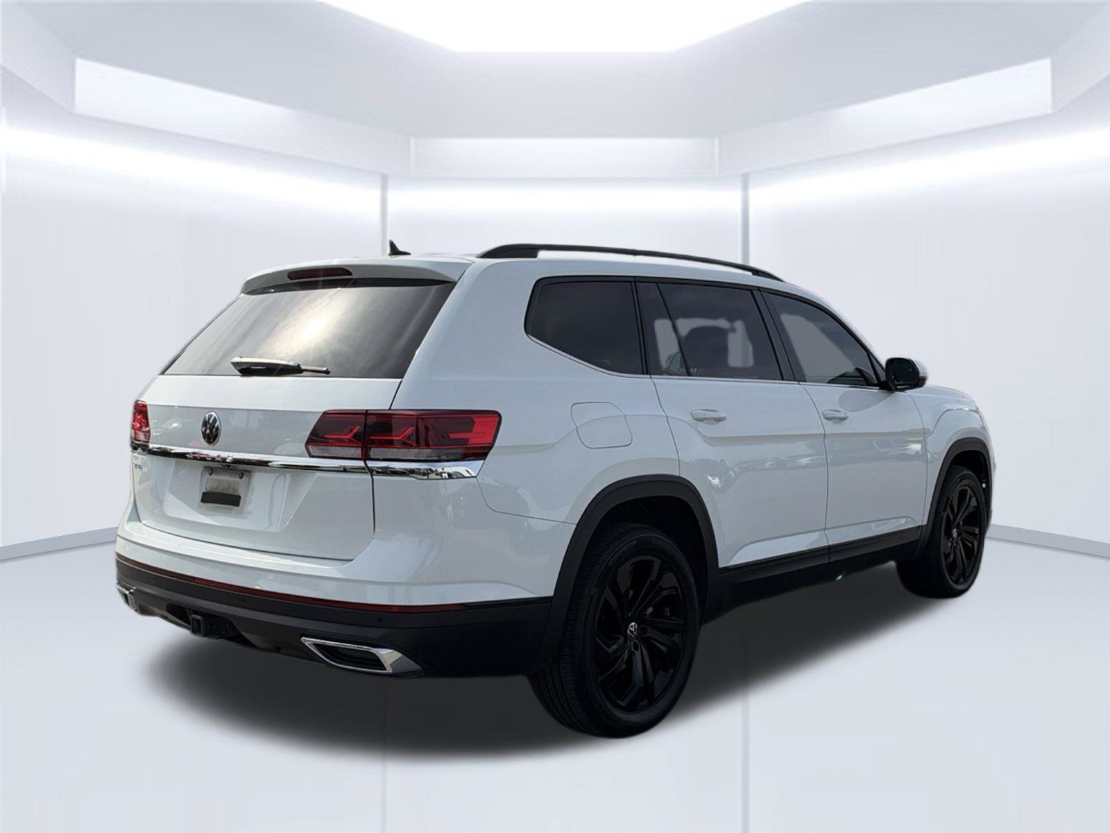 Used 2023 Volkswagen Atlas SE w/ Black Wheel Package FWD image 5