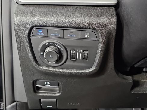 Used 2024 Jeep Grand Cherokee Limited 4xe AWD/4WD image 25