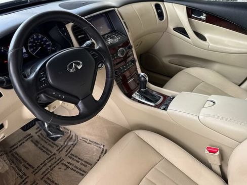 Used 2016 INFINITI QX50 AWD w/ Premium Plus Package image 10