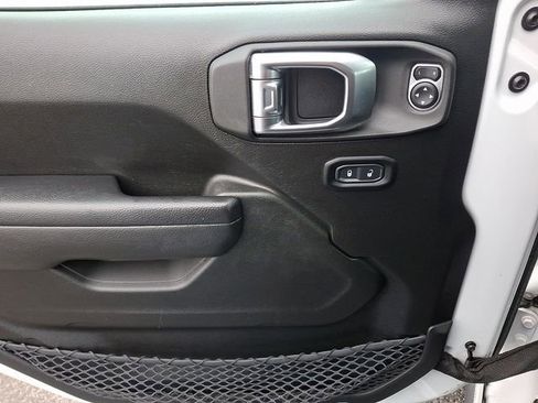 Used 2023 Jeep Wrangler Unlimited Rubicon image 12