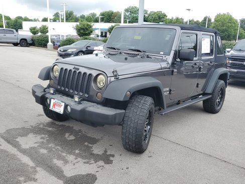 Used 2016 Jeep Wrangler Unlimited Sport w/ Connectivity Group AWD/4WD image 2