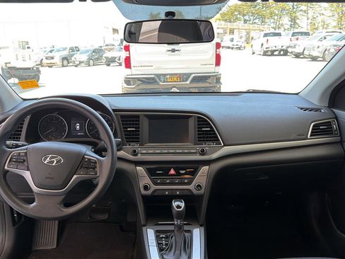 Used 2018 Hyundai Elantra SEL FWD image 9