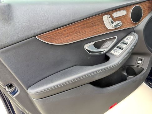 Used 2019 Mercedes-Benz C 300 4MATIC Sedan image 12