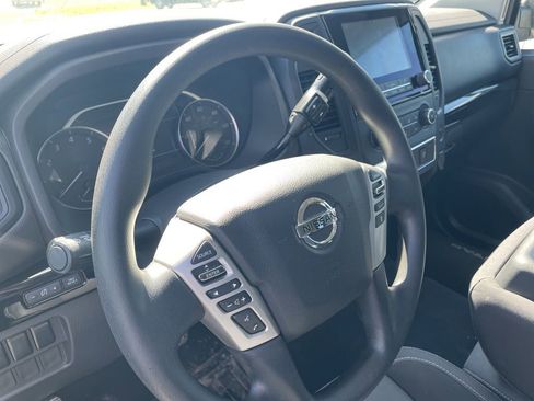Used 2022 Nissan Titan SV RWD image 2