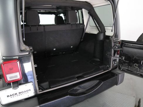 Used 2018 Jeep Wrangler Unlimited Sahara AWD/4WD image 36
