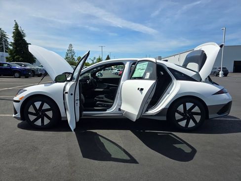 New 2025 Hyundai Ioniq 6 SE image 16
