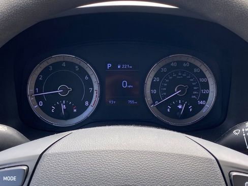 Used 2022 Hyundai Venue SE FWD image 9