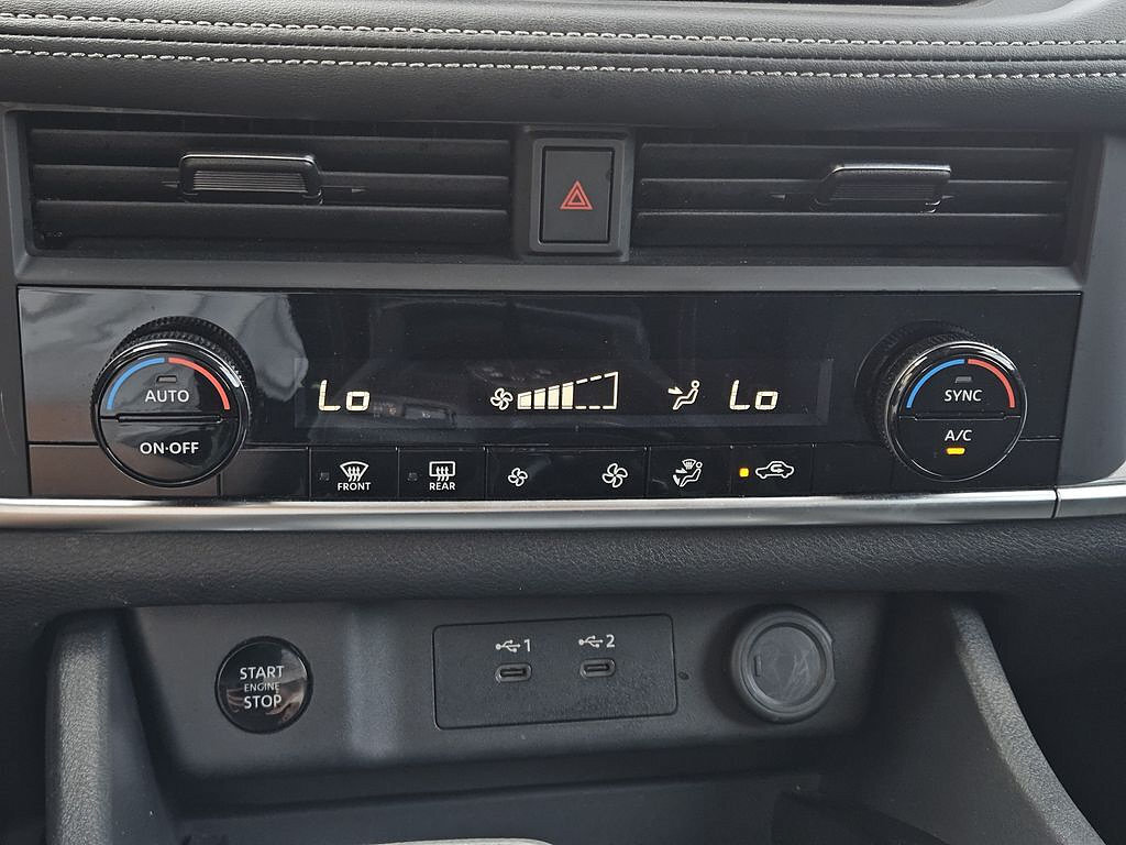 Used 2024 Nissan Rogue SV AWD/4WD image 16