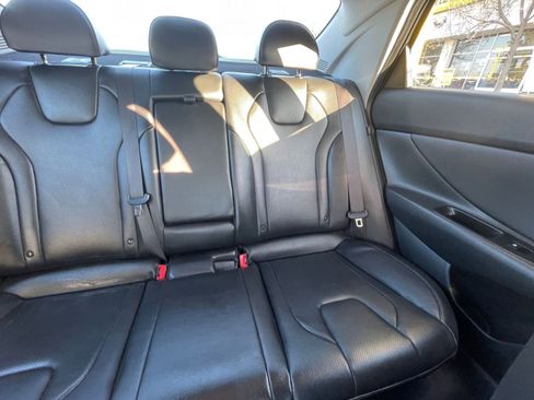 Used 2025 Hyundai Elantra Limited image 39