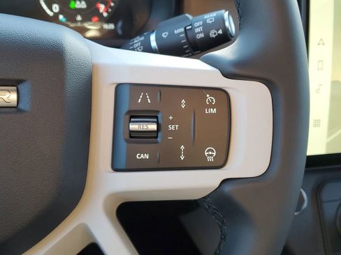 Used 2026 Land Rover Defender 110 X-Dynamic SE AWD/4WD image 15