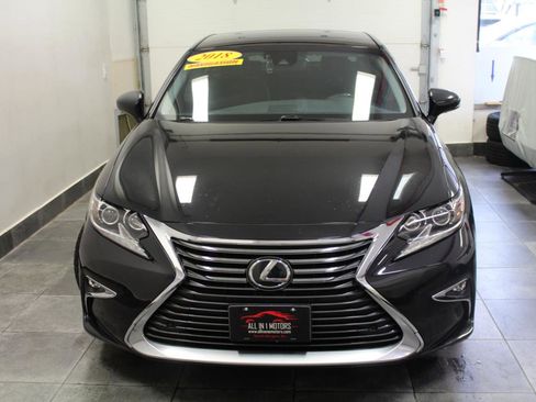 Used 2018 Lexus ES 350 w/ Luxury Package w/Wood Trim image 2