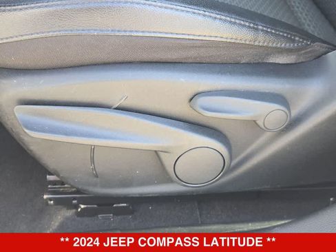 Used 2024 Jeep Compass Latitude AWD/4WD image 16