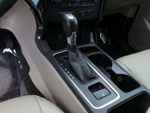 Used 2017 Ford Escape Titanium FWD image 11