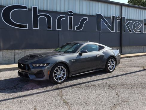 Used 2025 Ford Mustang GT Premium RWD image 1