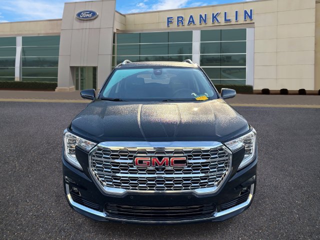 Used 2024 GMC Terrain Denali w/ Denali Premium Package AWD/4WD image 2