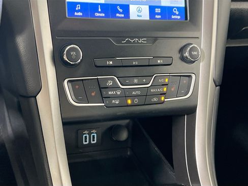 Used 2020 Ford Fusion SEL FWD image 16