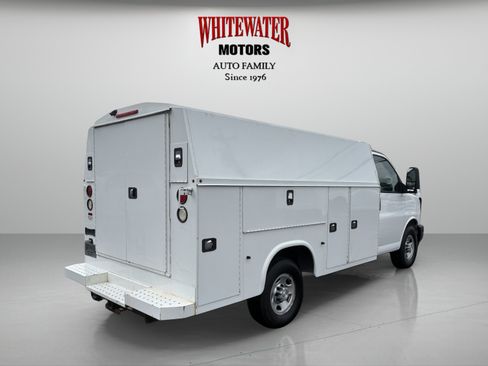 Used 2017 Chevrolet Express 3500 RWD image 4