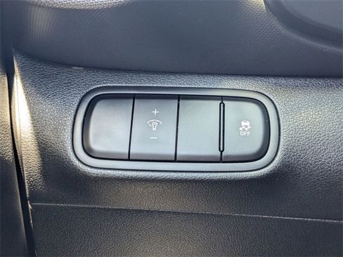 Used 2025 Hyundai Venue SE image 18