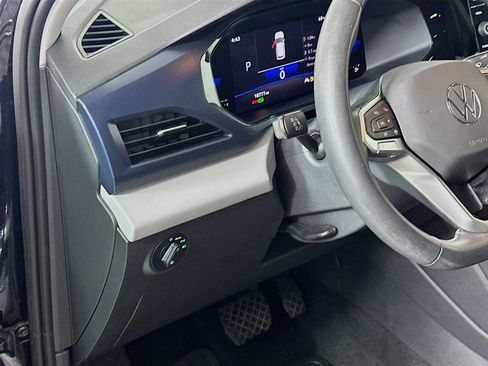 Used 2022 Volkswagen Taos SE image 16