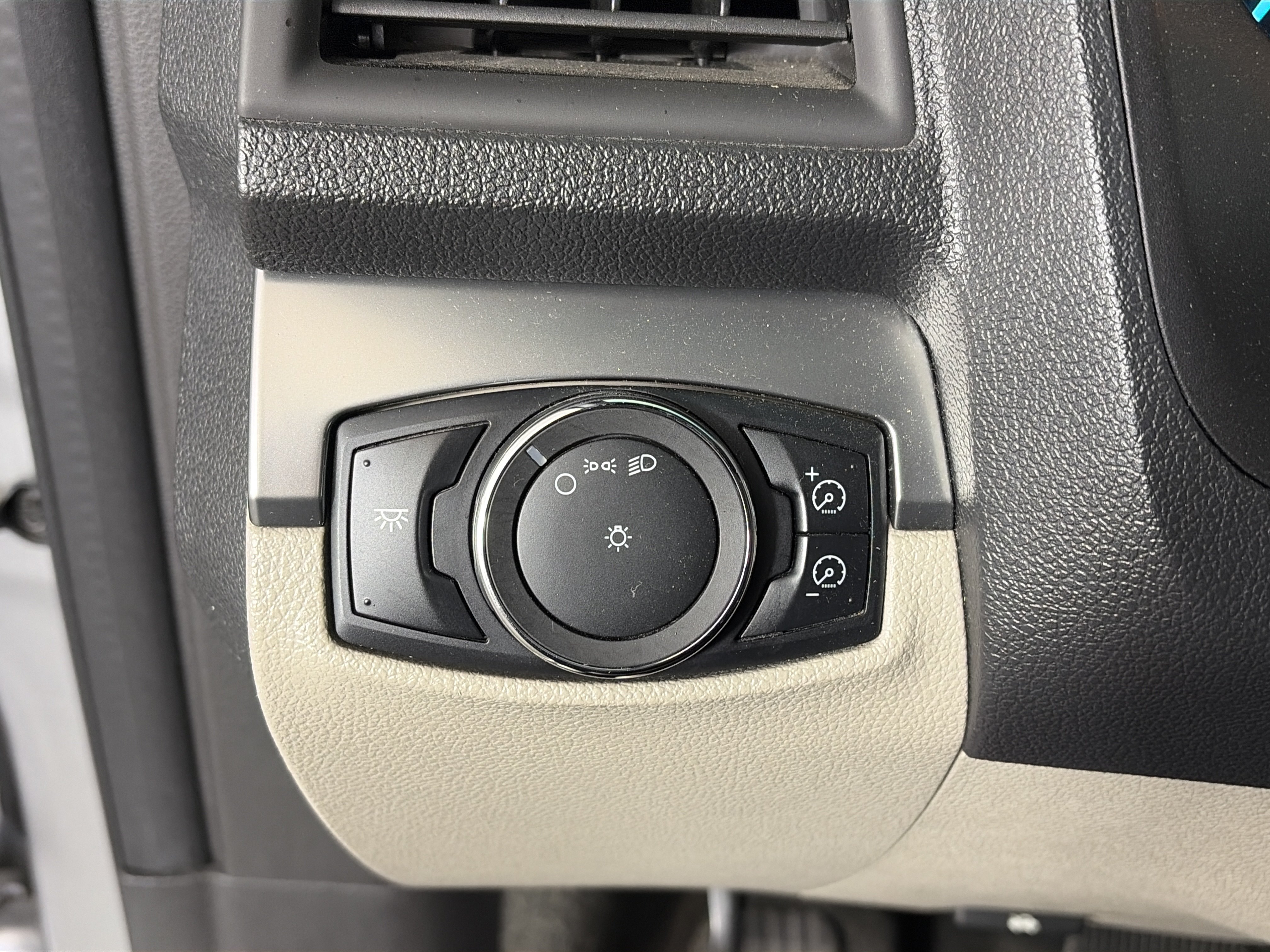 Used 2013 Ford Explorer FWD image 25