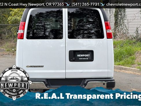 Used 2024 Chevrolet Express 3500 LT w/ LT Preferred Equipment Group RWD image 5