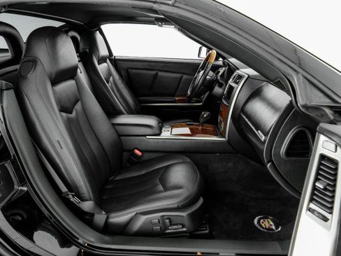 Used 2006 Cadillac XLR RWD image 31