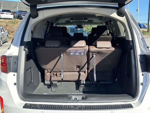 New 2026 Honda Odyssey Touring image 9
