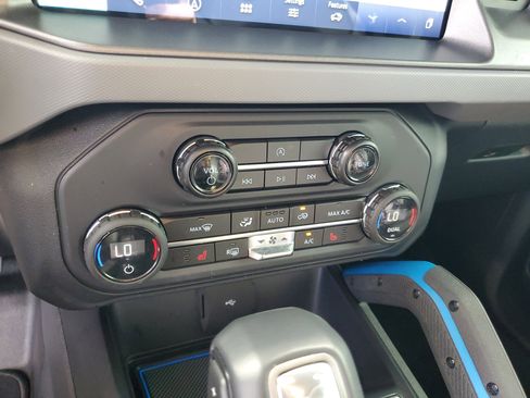 Used 2024 Ford Bronco Black Diamond image 21