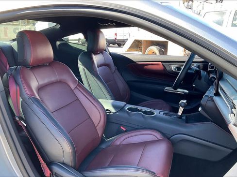 Used 2025 Ford Mustang Premium image 8