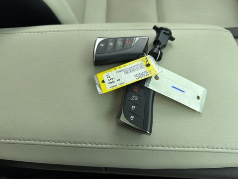 Used 2024 Lexus RX 350h w/ Accessory Package (2T) image 32