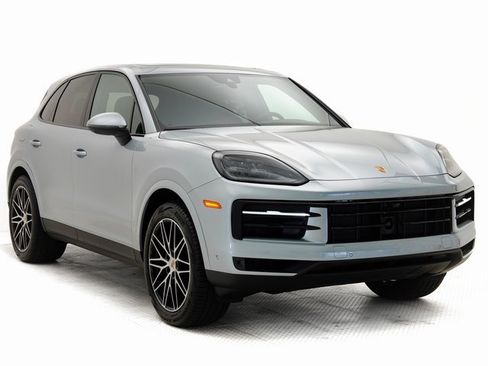 New 2025 Porsche Cayenne image 30