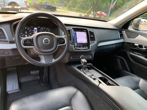 Used 2022 Volvo XC90 T5 Momentum w/ Climate Package AWD/4WD image 18