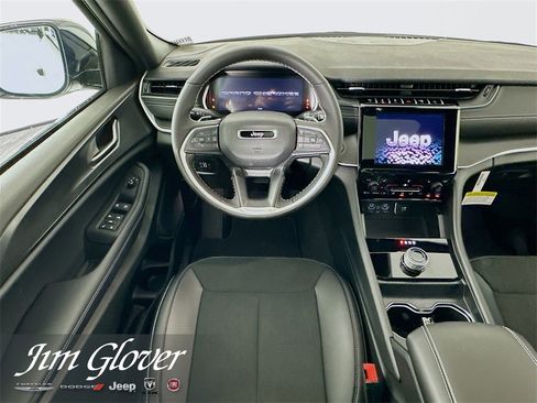 New 2025 Jeep Grand Cherokee Altitude image 23