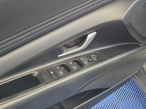 Used 2023 Hyundai Elantra SEL w/ Convenience Package image 11