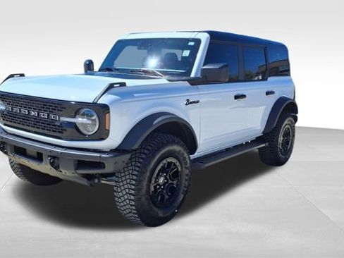 Used 2024 Ford Bronco Wildtrak image 3