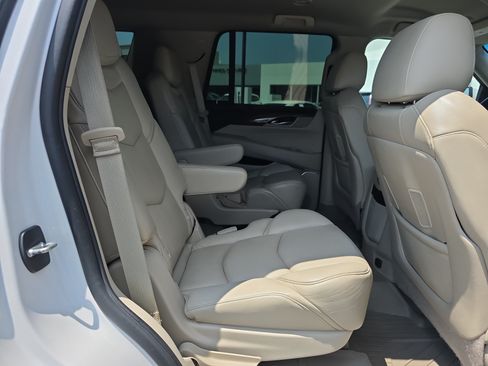 Used 2020 Cadillac Escalade Luxury RWD image 15