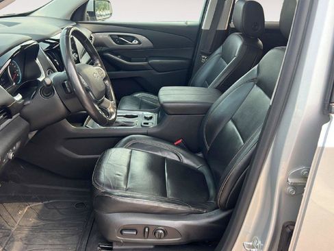 Used 2020 Chevrolet Traverse RS w/ LPO, Floor Liner Package AWD/4WD image 9