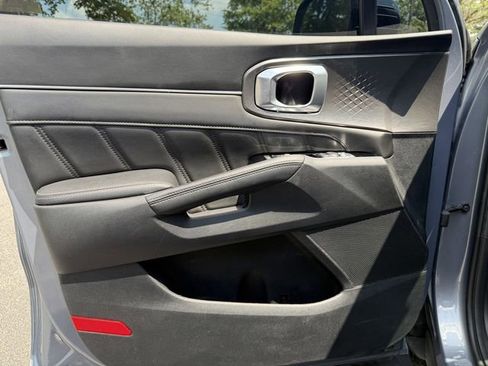 Certified 2023 Kia Sorento SX FWD image 9