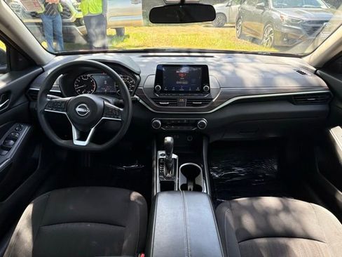 Used 2024 Nissan Altima 2.5 SV FWD image 18