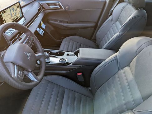 New 2026 Mitsubishi Outlander SE image 12
