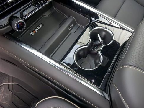 New 2026 Chevrolet Suburban Premier AWD/4WD image 33