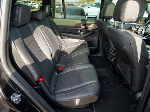 Used 2025 Mercedes-Benz GLS 450 4MATIC image 31